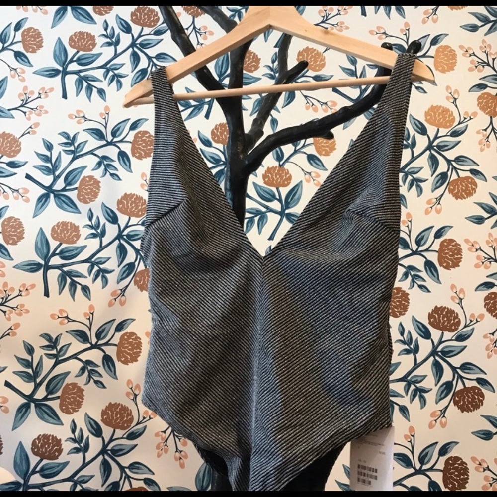 Metallic plunge-y swim suit! (& other stories)